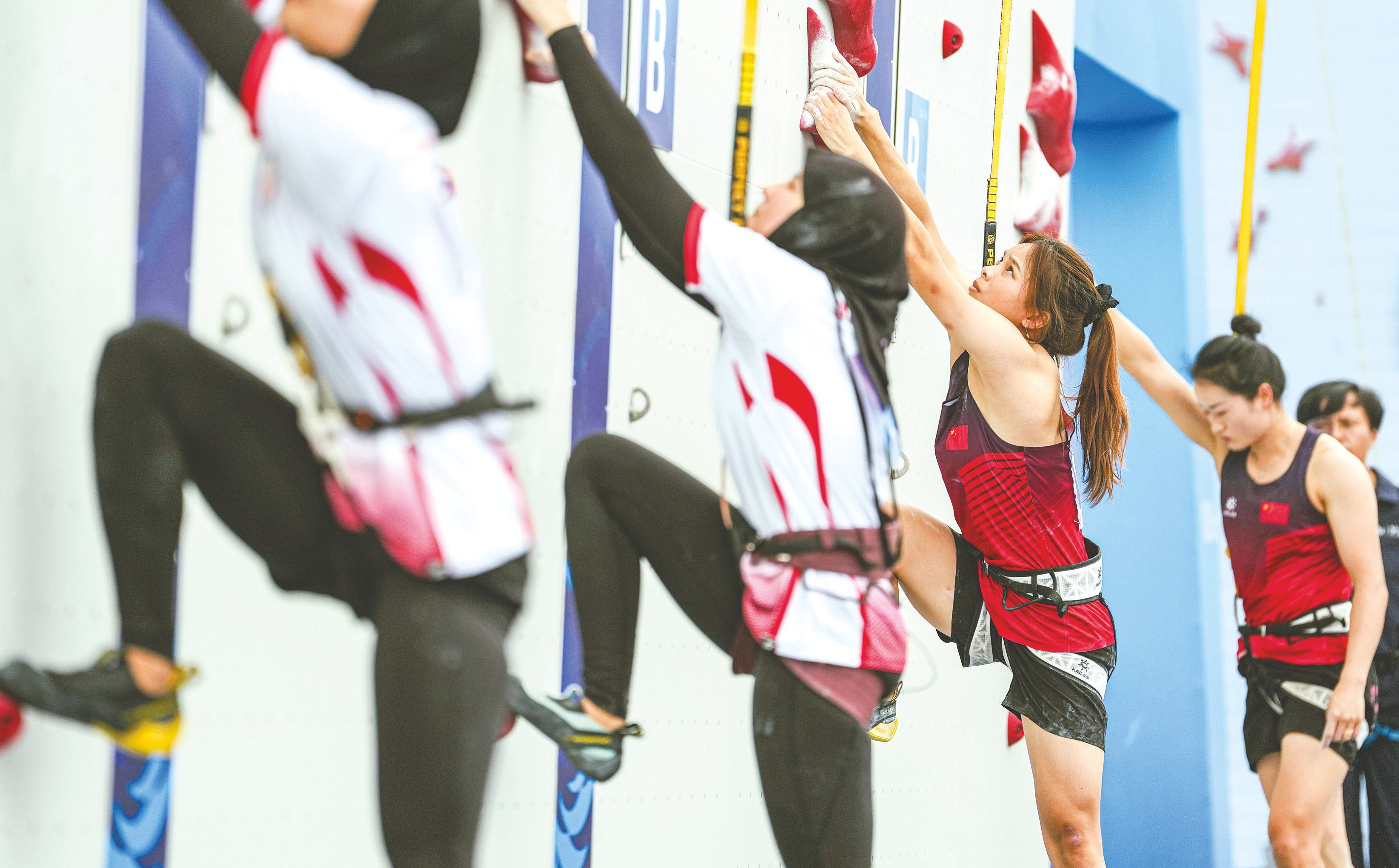 丁增尼达, 在同一届世