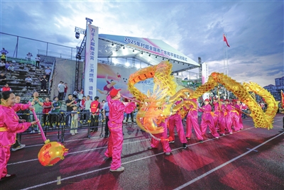 和平黄金百, 表演者互动 和平黄金百, 表演者互动