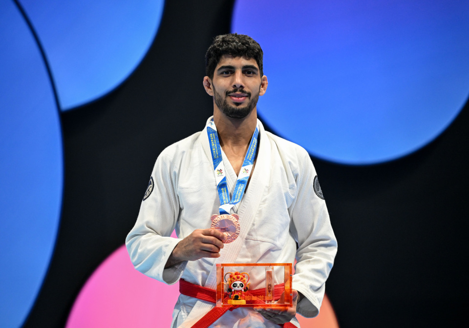 qbYAA, img qbYAA, img