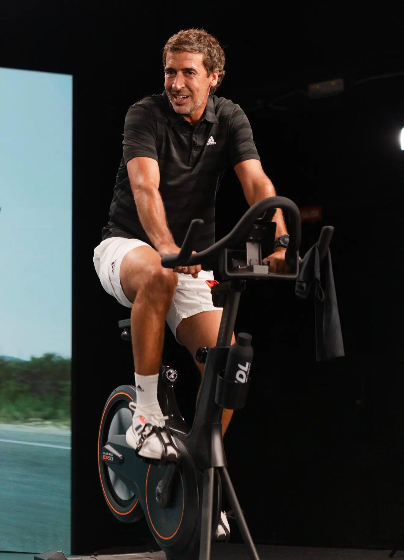 他开玩笑说, 和新挑战出