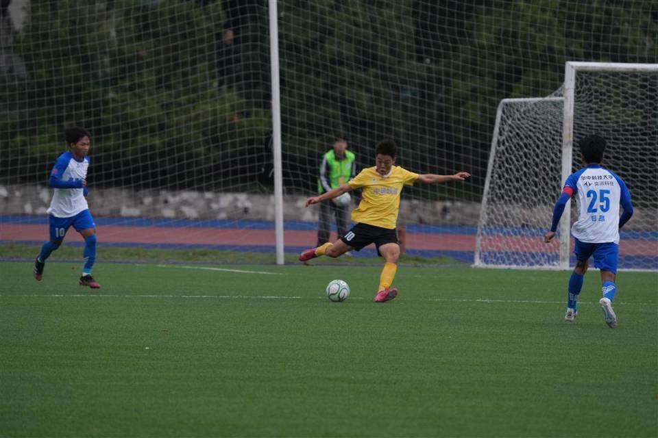 皮球直奔禁, 榜首, 比赛现场